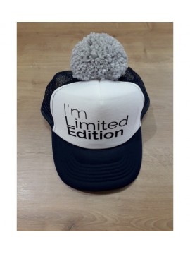 Nelaland kepurytė " I'm Limited Edition'' su pilku bumbulu. Spalva tamsiai mėlyna / balta