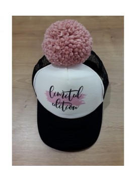 Nelaland kepurytė " Limited edition '' su rožiniu bumbulu. Spalva juoda / balta