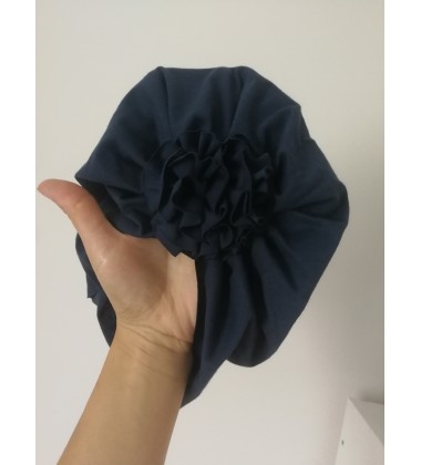 Šponkės turbanas su gėle. Spalva tamsiai mėlyna